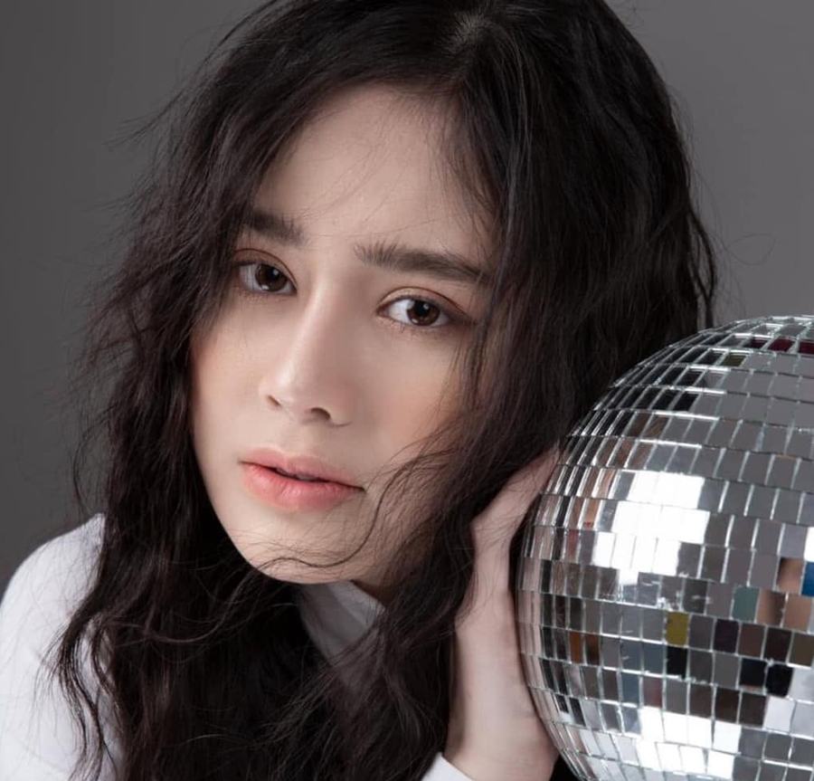 Look makeup dự tiệc tông trầm cá tính